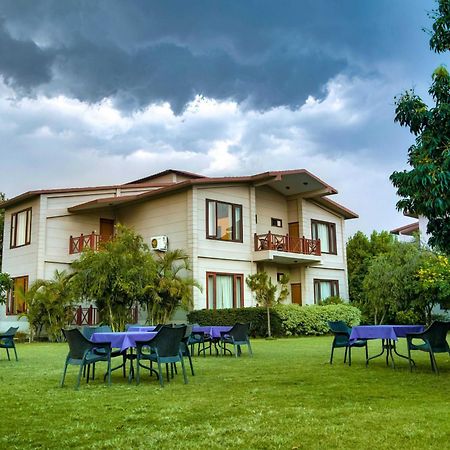 Sunday Alaya Corbett Villa Rāmnagar Exteriör bild